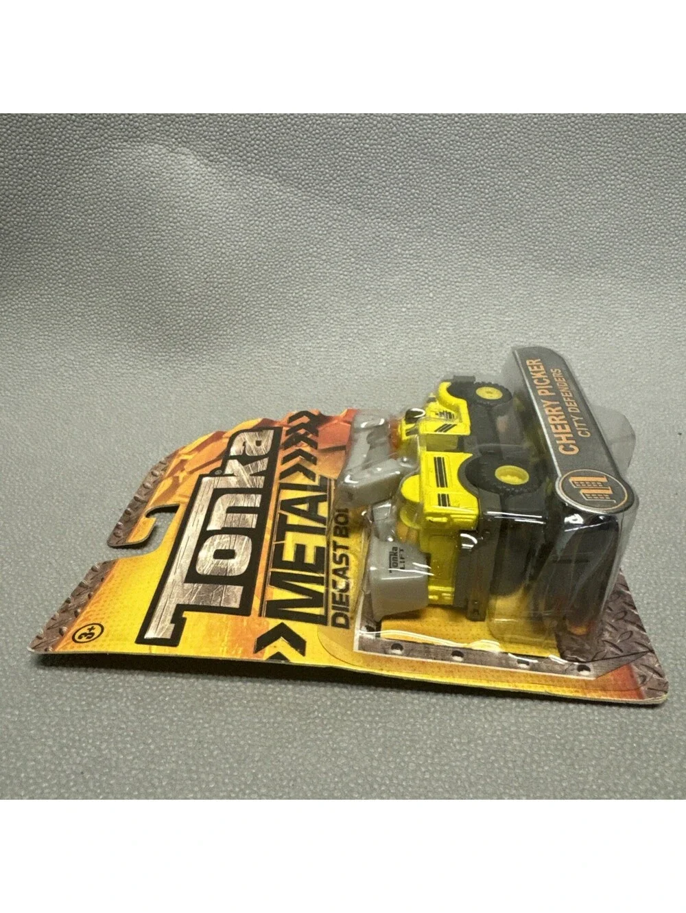 Tonka Metal Cherry Picker Bucket Truck City Defenders 1:64 Yellow 2014